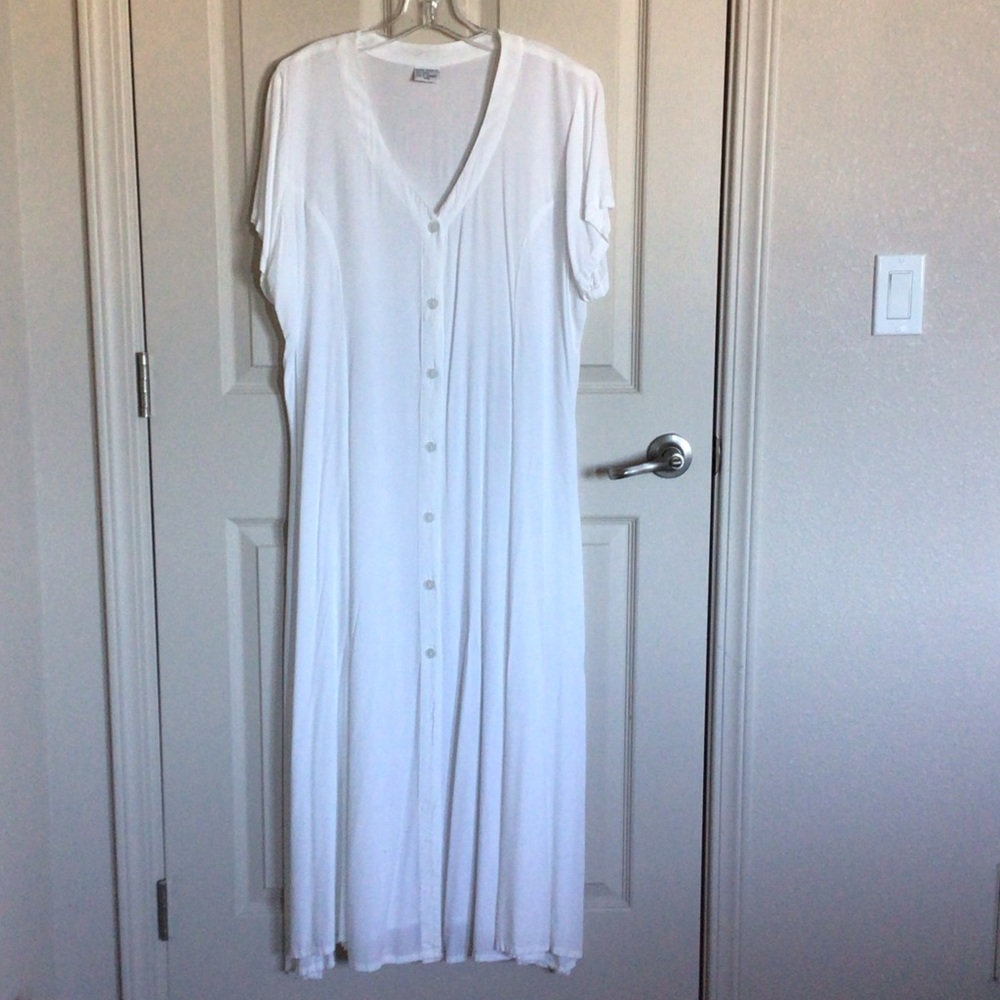 Maxi Dress, white rayon, V-neck, short sleeves, princess seam bodice, size XXL